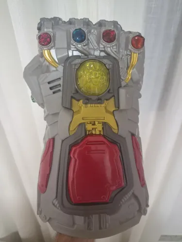 Manopla eletrônica Thanos
