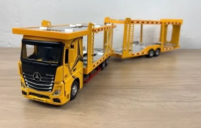 Vendo miniatura caminhão mercedes Benz Actros Cegonha 1:24 escala 