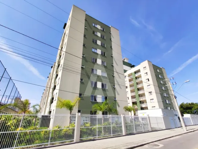 Apartamento com 2 quartos, sacada e 1 vaga de garagem coberta no bairro Santo Antônio.