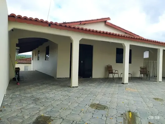 Casa espaçosa! 4 quartos uma Suíte, 3 Banheiros, garagem para 3 carros!