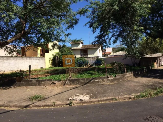 Terreno de esquina à venda no bairro Nova Piracicaba, Piracicaba