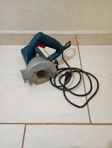 Maquita Serra de Mármore Bosch 1500w GDC 150