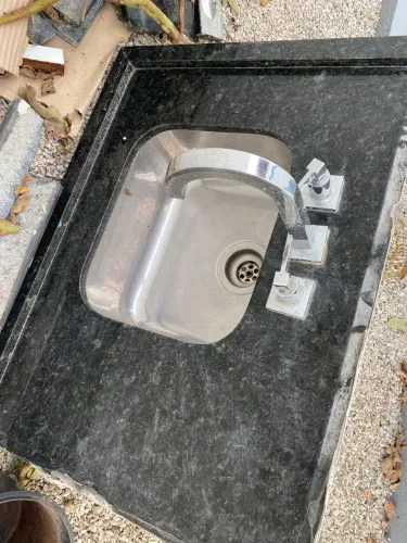 Pia com torneira água fria / quente