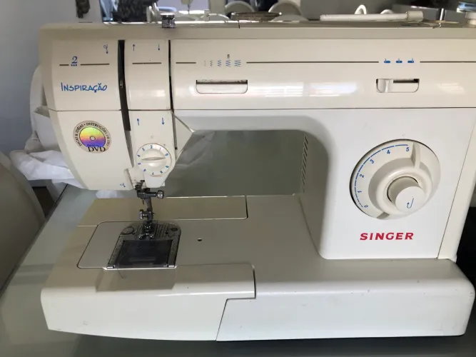 Máquina de costura Singer
