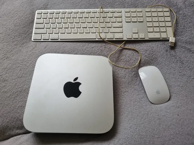Computador Mac mini + teclado + magic mouse