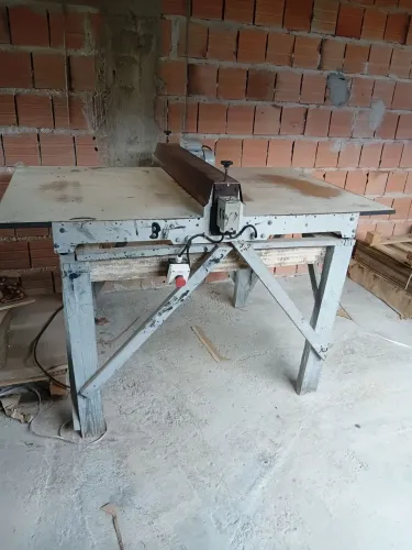 Máquina de corte e vinco