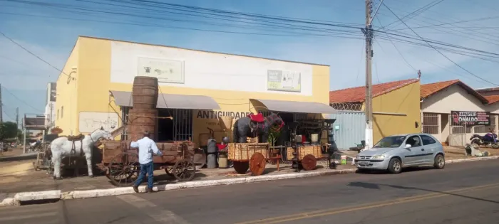 Vendo Antiquário..