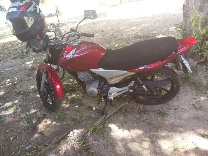 Vende se titan Sport 2005 em dias .. * valor 8000 mil