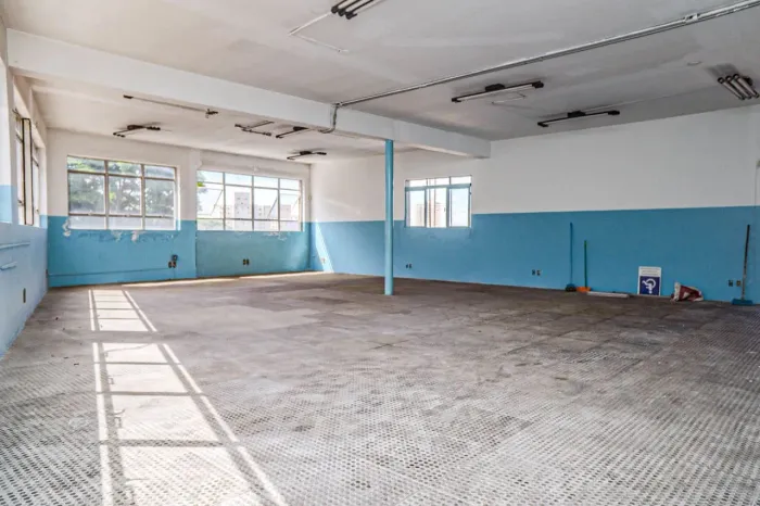 Sala comercial na Rua Salvador Tolezano, 699 450 m²