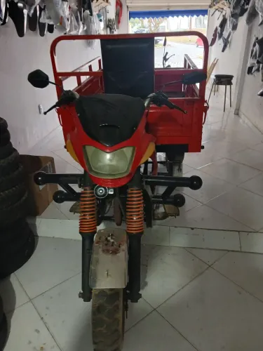 Triciclo 200 cc extra veículo pra trabalho 