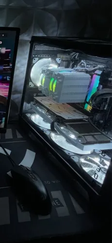 Rx 6600 8gb acompanha caixa. Apenas 1 ano de uso.