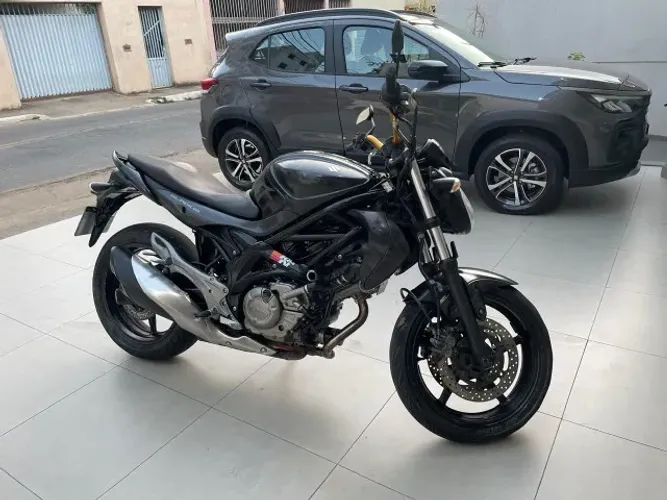 Suzuki Gladius 650cc