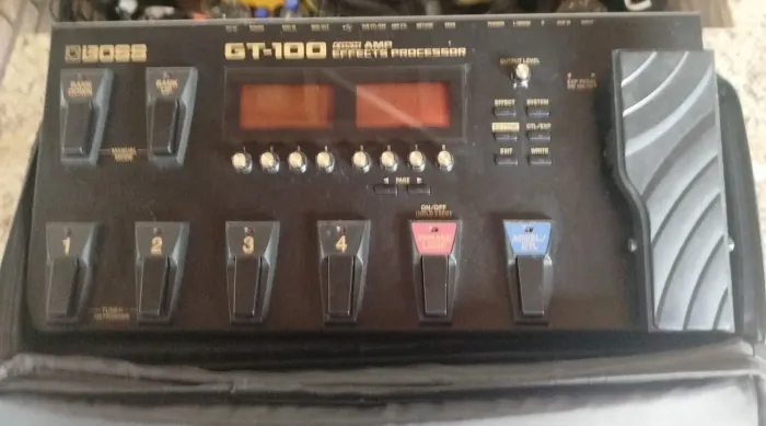 Pedaleira Boss gt-100