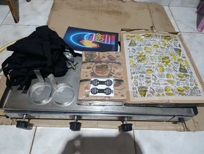 Vendo chapa e materiais pra vender hambúrguer 