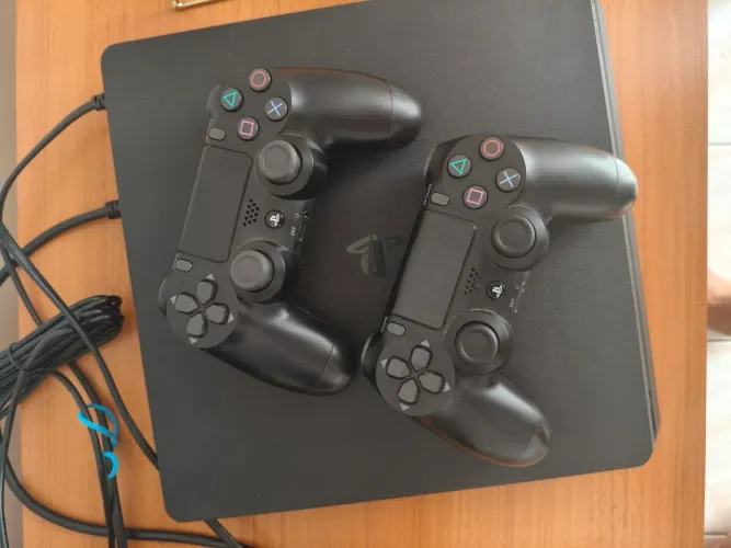 Ps4 slim 1tb com FIFA 26 e the wicher 3
