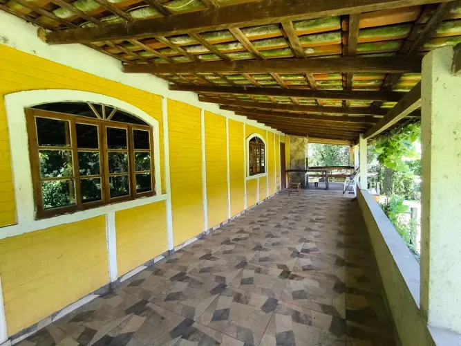 Troca chácara formada Campo Magro 121.000m², 50% lavoura, nascente, tanques, 3q, 5,8Km do 