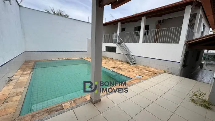 Casa em Lote Inteiro com Piscina no Grã-Duquesa Conforto e Espaço de Verdade!