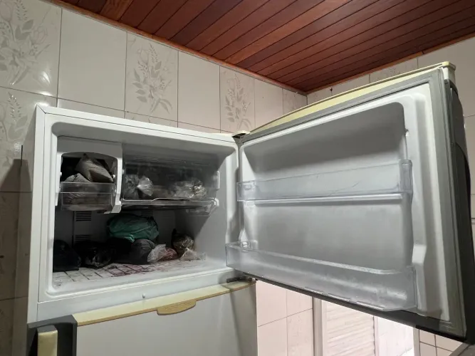 Geladeira em ótimo estado 