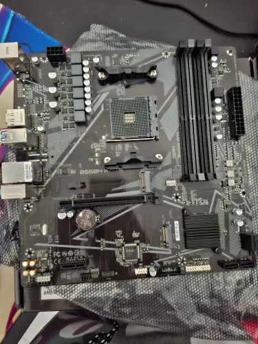 Placa mãe gigabyte b550MK