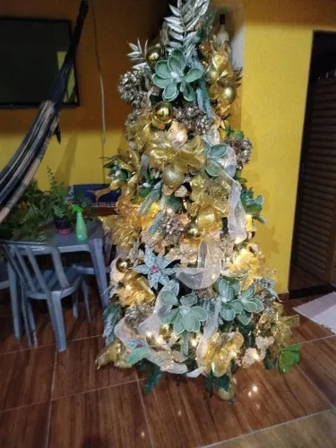 Árvore de natal 2 metros de altura 1000.00