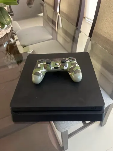 Ps4 slim 500 gb semi novo em perfeito estado vem com controle