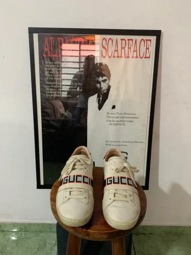 ? Gucci Ace Stripe em couro off-white ?