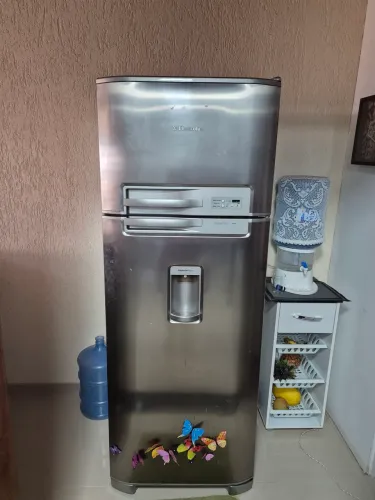 Geladeira Electrolux Frost Free Inox com Dispenser ? R$ 1.800