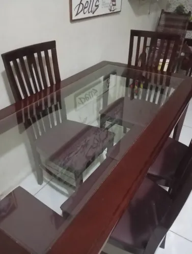 Mesa com 5 cadeiras