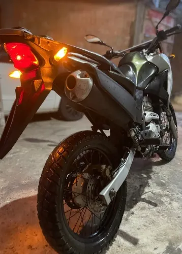 XRE 300 Verde com prata 2018