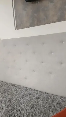 Cabeceira de cama medidas 1.60 largura x1.00 altura tecido bukler com botões de pedras