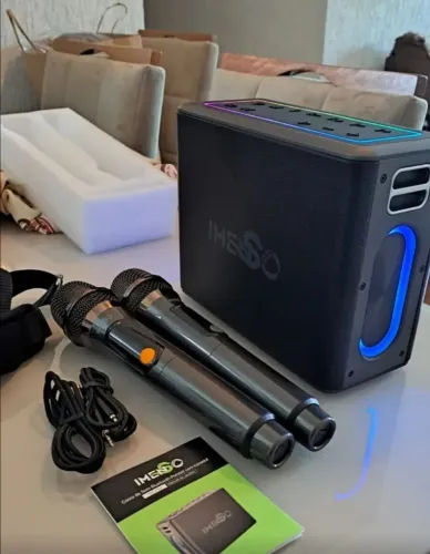 Caixa de som Imenso X32 120W de potência com dois microfones sem fio de ótima qualidade 
