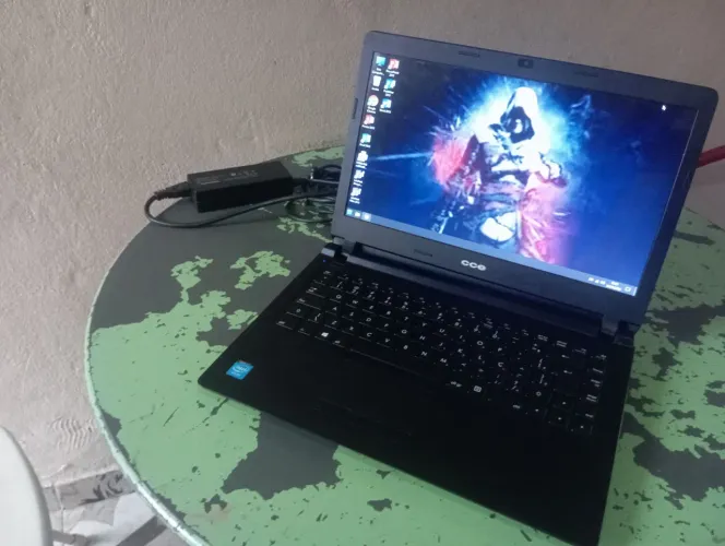 Notebook CCE ultra thim / 4 GB Memoria / tela 14 Led / webcam