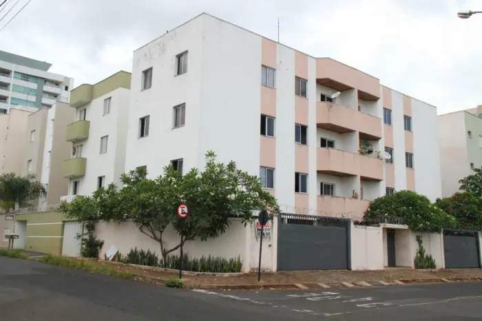 Republica Montada (Perto da UFU) Santa Mônica - Uberlândia - MG