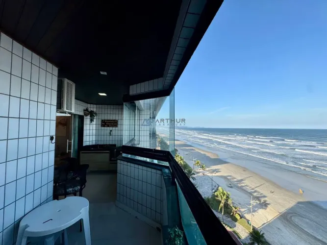Apartamento mobiliado à venda em Praia Grande, Frente mar no bairro Caiçara