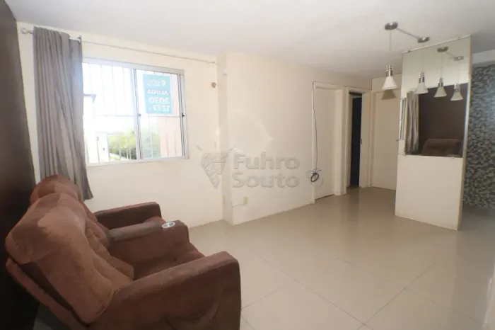 Apartamento semimobiliado com 2 dormitórios no Condomínio Granada II em Pelotas
