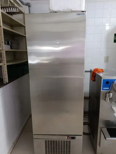 Conservadora Freezer Vertical Inox Ingecold - 618L 