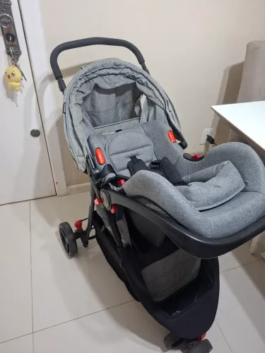 Carrinho de Bebê+ bebê conforto