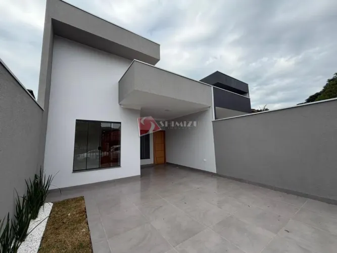 Casa à venda em Maringá, Conjunto Habitacional Requião, com 3 quartos, com 80 m²