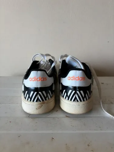 Tênis adidas, bem conservado 
