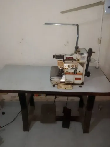 Máquina de Costura Overloque Industrial Nisin 3 Fios - Completa c/ Mesa e Motor