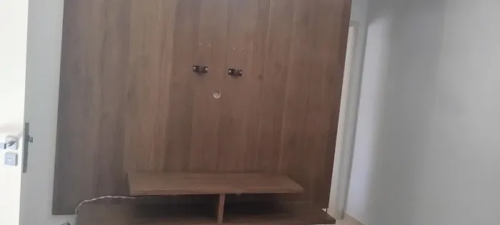 Painel para TV de até 52 polegadas, cor madeira