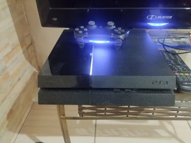 PS4 + Jogo Uncharted 4