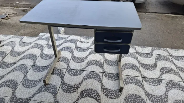 Mesa pra escritório usada 