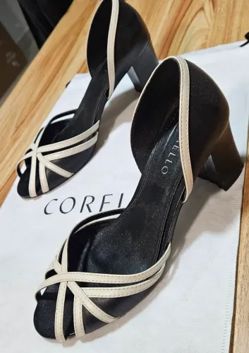 Sandalia Corello Preto Offwhite couro legítimo seminova usada poucas vezes novíssima