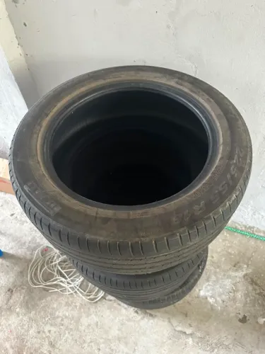 Pneus Pirelli 225/55 aro 18