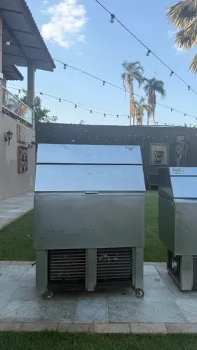 uas Máquinas de Gelo Everest Automáticas em Inox - Gelo em Cubo - 150kg e 100kg