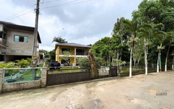 Casa no Condomínio Privê Santa Maria | Paudalho | 264 m² | 4 Quartos | 5 Banheiros | 8 Vag