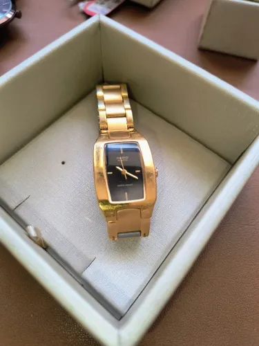 RELOGIO CASIO FEMININO DOURADO .