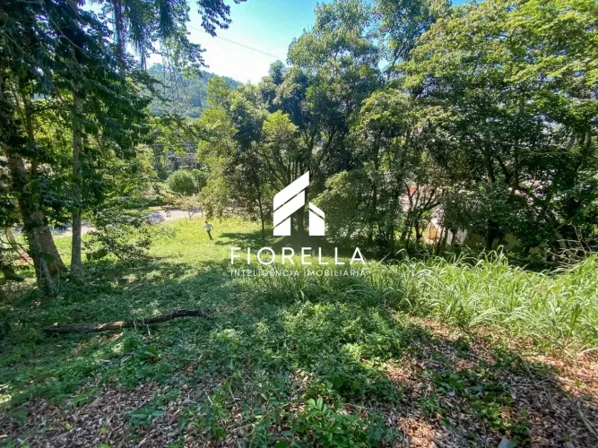 Terreno em condomínio fechado com 700.16m², no bairro Córrego Grande em Florianópolis - SC