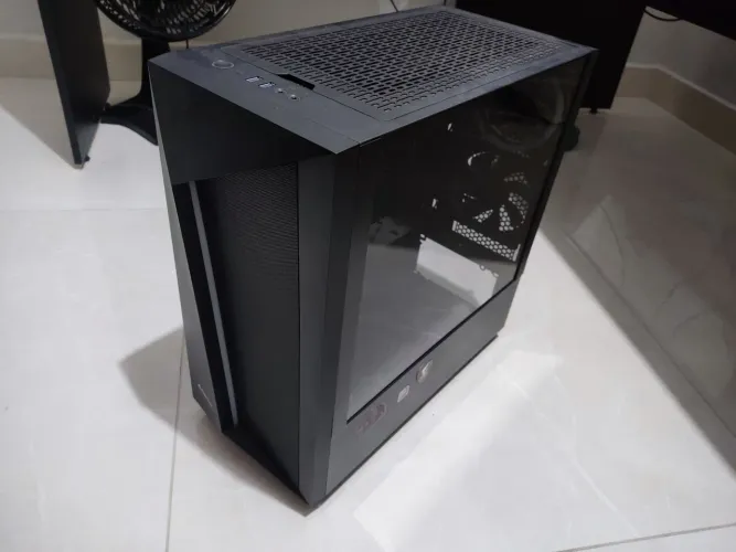 Gabinete Sharkoon REV100